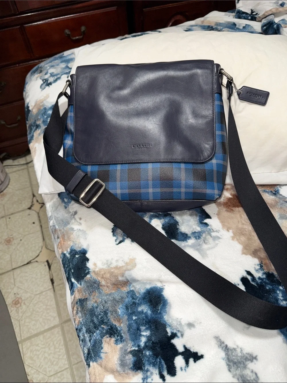 Coach navy contrast